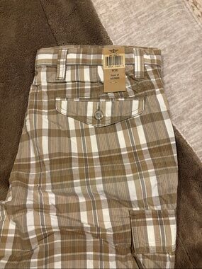 Dockers Men's Plaid Cargo Pants in Brown and White